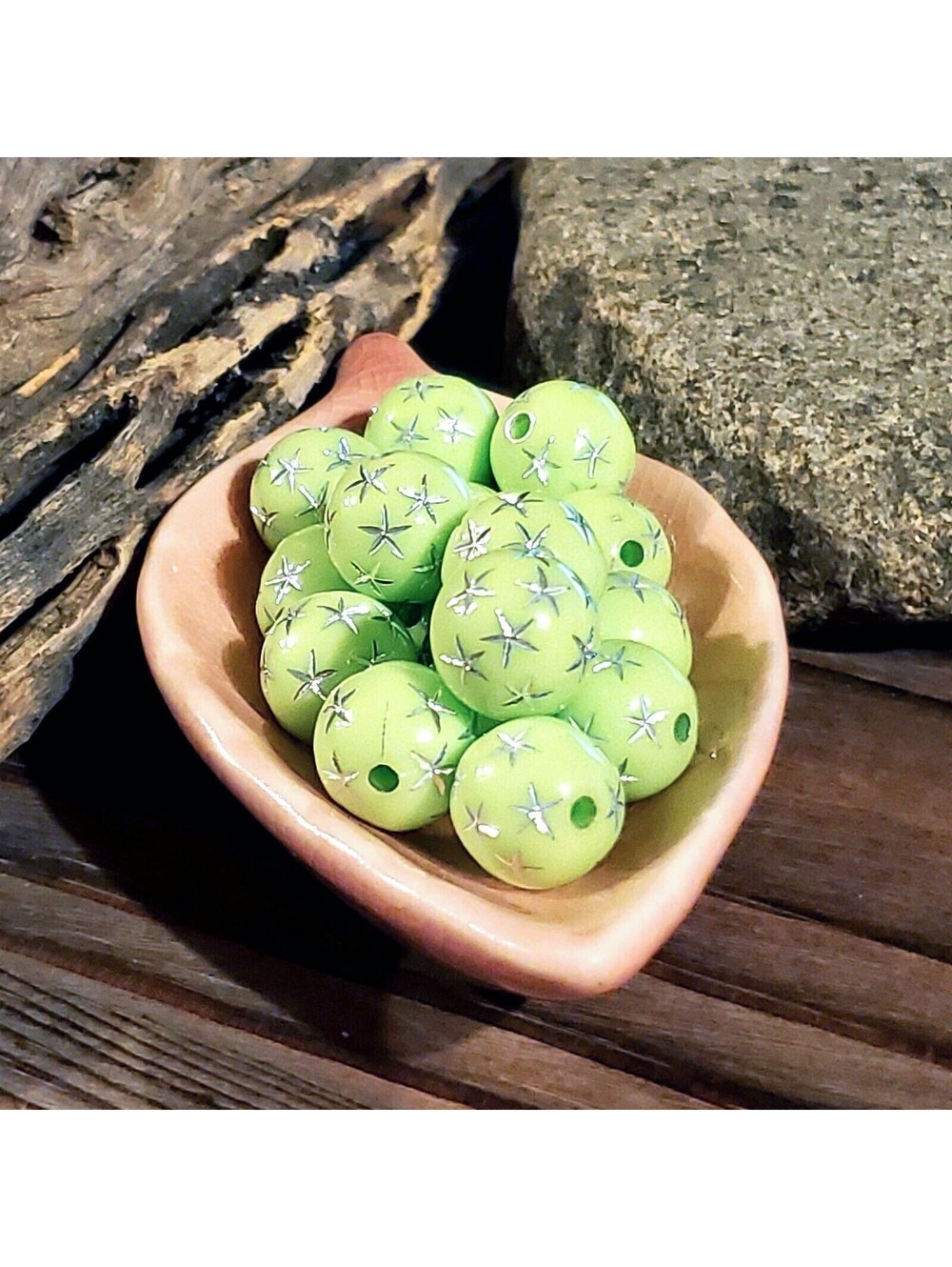 10 Vintage Retro Lime Green Silver Stars 12mm Round Acrylic Shabby Beads - Picture 5 of 7